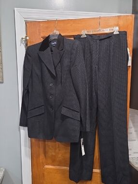 Evan-Picone Suit Dark Charcoal Blazer and Trousers